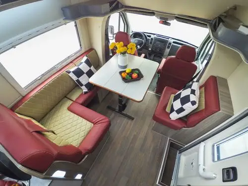 新星奔驰c750房车内部图片