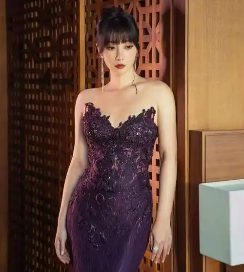 但身高162的她体重仅为104斤,这样的身材比例显然是最合适的,况且柳岩