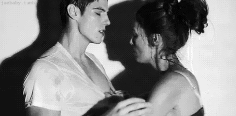 国外情侣亲吻激情gif动图_动态图_表情包下载_soogif