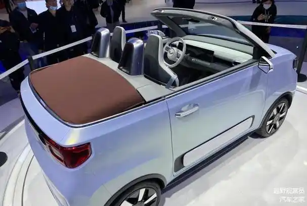 五菱宏光miniev敞篷版亮相上海车展粉丝期盼售价5万元