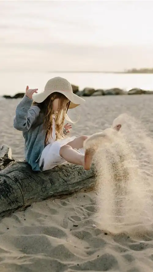 儿童唯美海边嬉戏写真