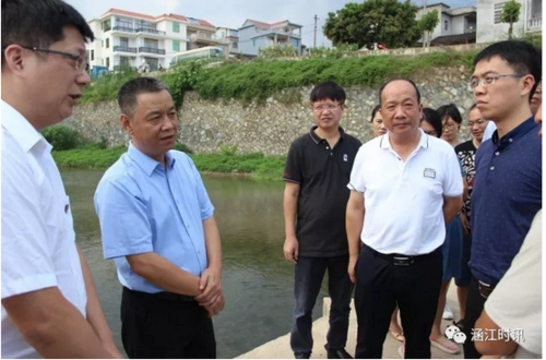 要求镇村干部在辖区内每一段河道踏石留印,共同守护好涵江人民的母亲