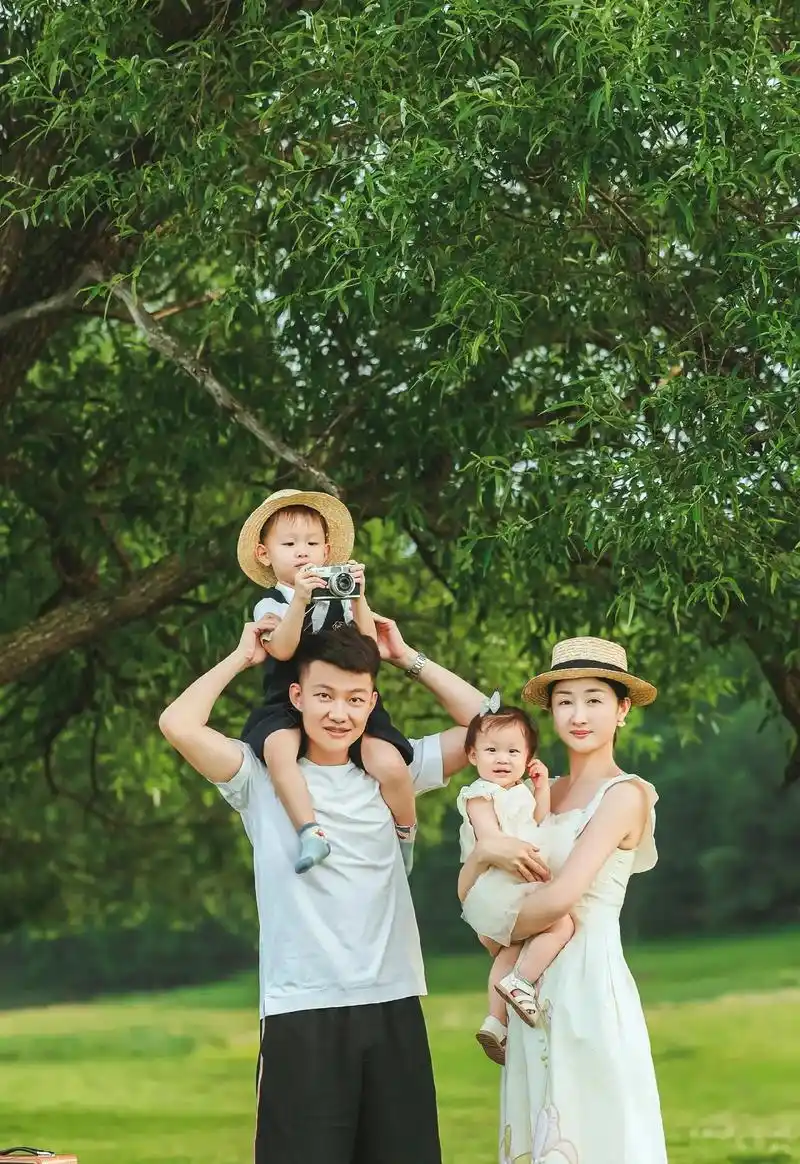 颜值很高的一家四口,#敦化户外亲子摄影 #敦化阿聪  - 抖音