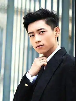 33岁魏晨:07年快男出道,撕掉小生标签逆袭,今求婚相恋10年女友_发展