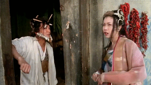 周星驰在《大话西游》中,至尊宝在照妖镜中看到白晶晶的真身白骨精,不