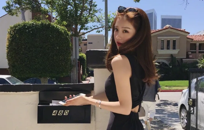 网红夏夏:与黄轩传绯闻,和白敬亭搭对手戏,与男友纠缠十余年