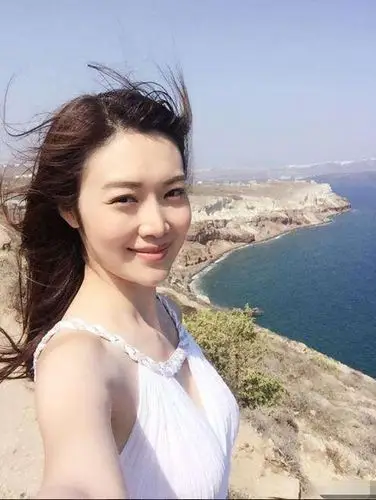 42岁的黄有龙:看前任近照,再看现任妻子,网友: 差距明显