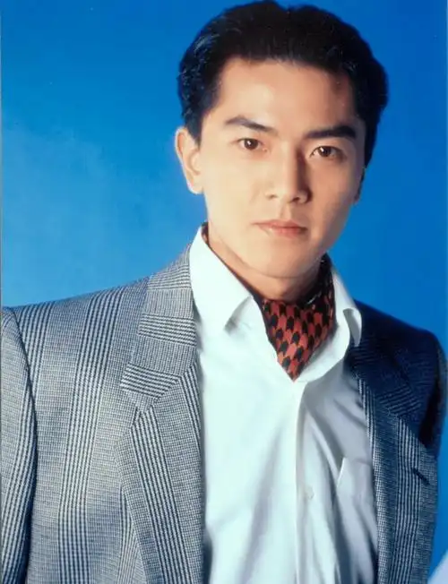 不瞒大家说,其实郑伊健的陈浩南是我小时候的梦中情人.