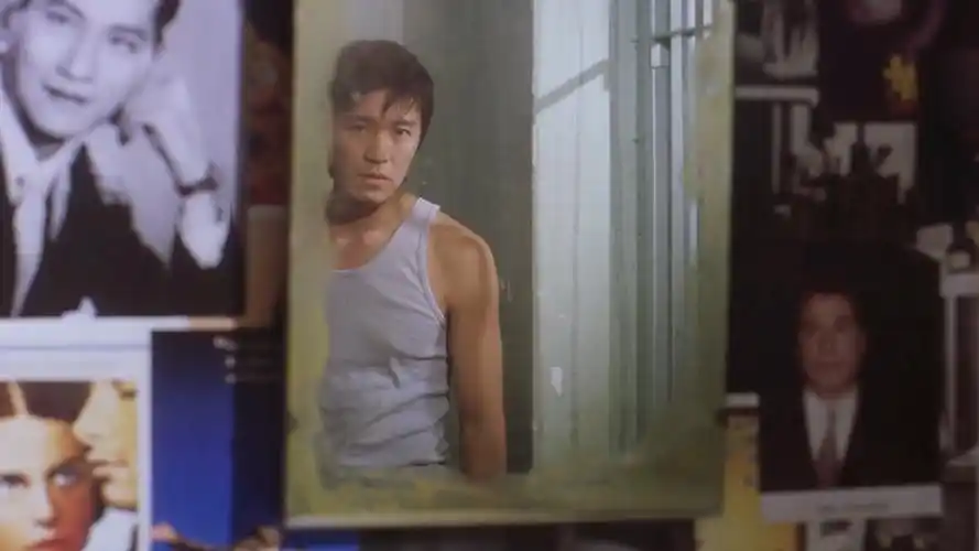 《喜剧之王》中当周星驰说完「我养你啊」之后,柳飘飘在计程车上