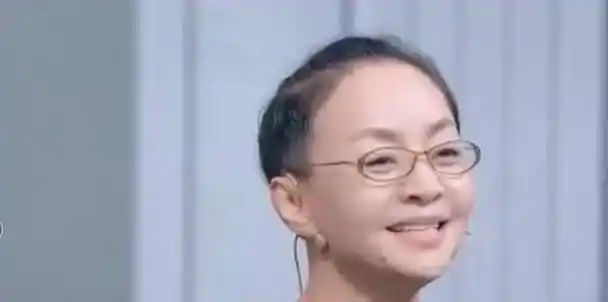 原创原创58岁宋丹丹与亲家母带娃孙子肉嘟嘟软萌可爱像极巴图小时候