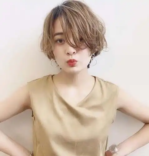 谁说短发就没有女人味?4款超知性超温柔的短发造型推荐!