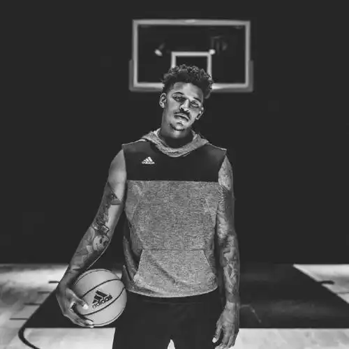 紧跟潮流剪这些发型后发现自己缺少一张帅脸