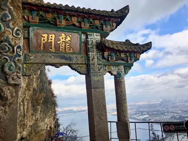 西山龙门,昆明市郊景观一绝,被誉为云南风景名山之首