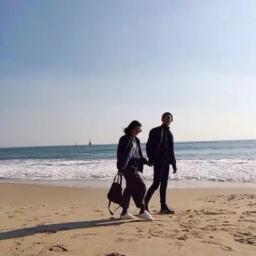 情侣头像 双人头 岁月里你很干净 比水淡 比酒清