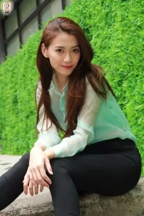 陈嘉莉其实女友陈嘉莉陪张建声捱过了最苦的一段时间,如今两人苦尽