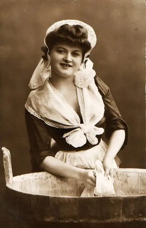 老照片二十世纪初的英国女佣3