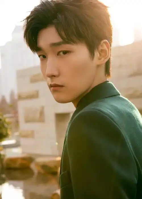 邢昭林腾讯视频星光大赏儒雅帅气写真