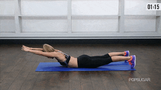 美不美看后背号称第二性感线的背沟如何练