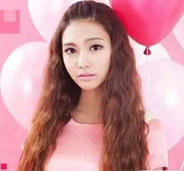 头发烫了满头的小卷发,做什么发型比较好看?