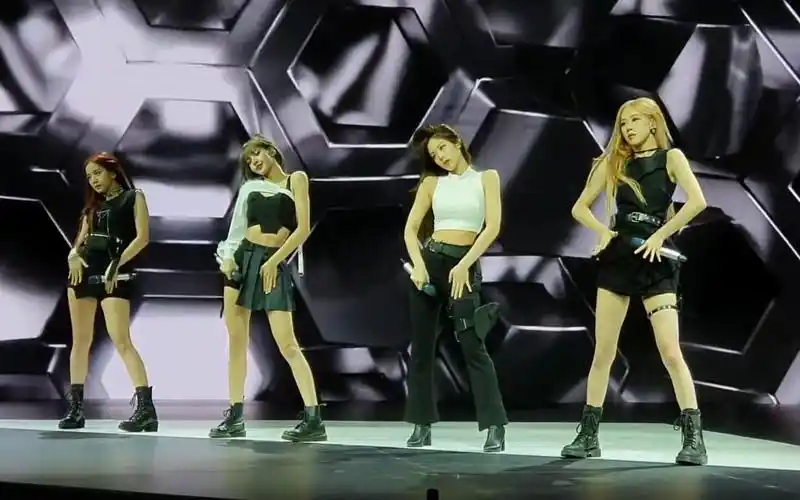 kill this love - blackpink 现场live开麦舞台直拍——小黑太能打了!