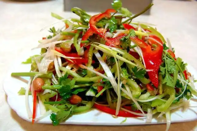 北方人爱吃的老虎菜怎么做好吃?饭店大厨教你1个技巧