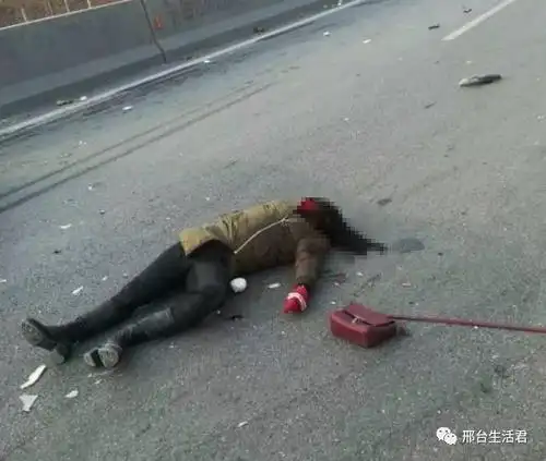 邢台某地发生惨烈车祸女路人鲜血满脸司机弃车逃逸