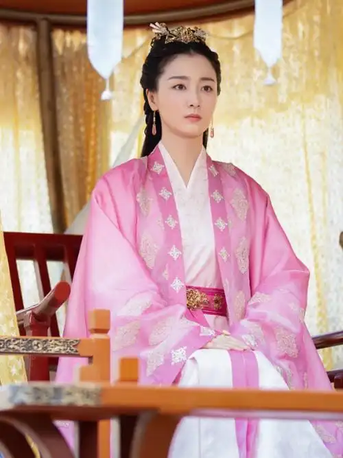 斛珠夫人叶青华服剧照