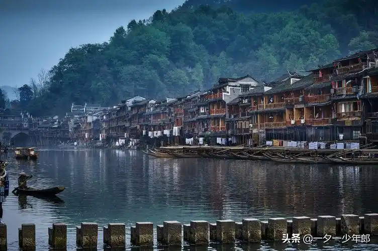 湖南凤凰城在哪里(湘西凤凰古城景区景色) - 小邻网