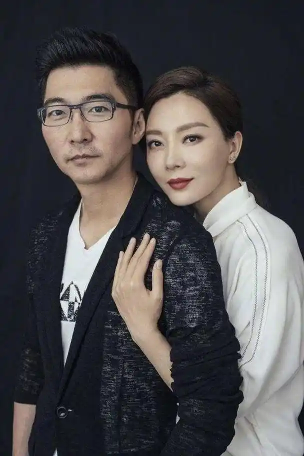 和柳云龙传绯闻,嫁二婚带娃男,出轨风波过后,陈数依旧优雅淡然