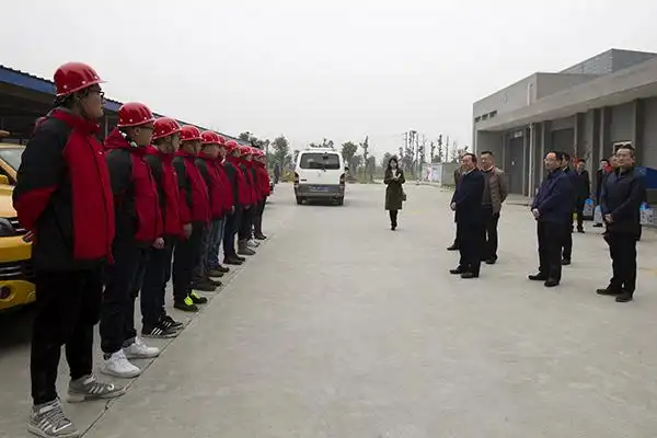 1月26日上午,在2017年春节来临之际,郫都区区委书记杨东升,区长刘印勇