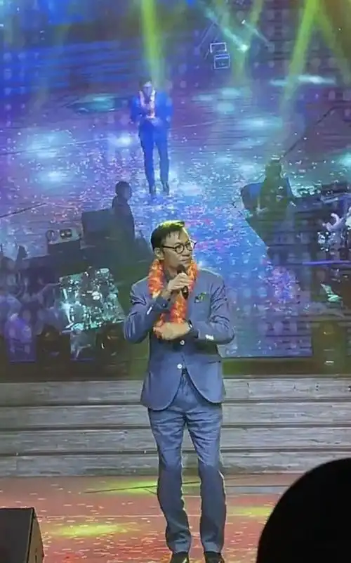 60岁林俊贤近况曝光,全程都卖力演唱,十分投入