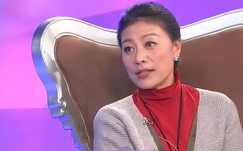 张嘉译前妻岳红为何一直单身?自曝择偶标准,怪不得至今无人敢娶