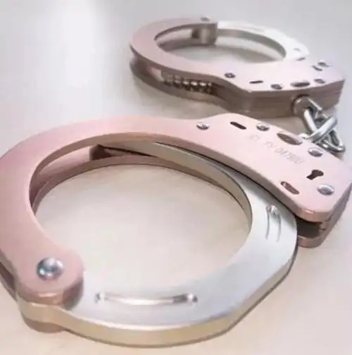 【最新】"医生被警察铐走"事件:两位当事人还原事发经过!