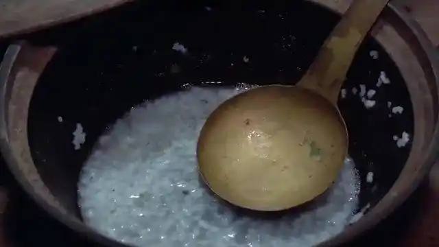 穷人家没有大鱼大肉,连吃顿饱饭都成问题