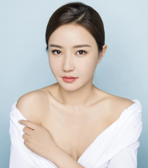 韩雨芹最新写真仙气迷人时尚v领上演香肩诱惑