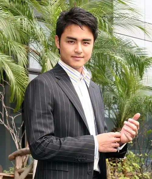 演霸道总裁最帅的男星,张翰杨洋钟汉良,谁最有范儿?