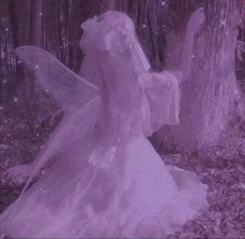 紫色调超仙温柔女生头像