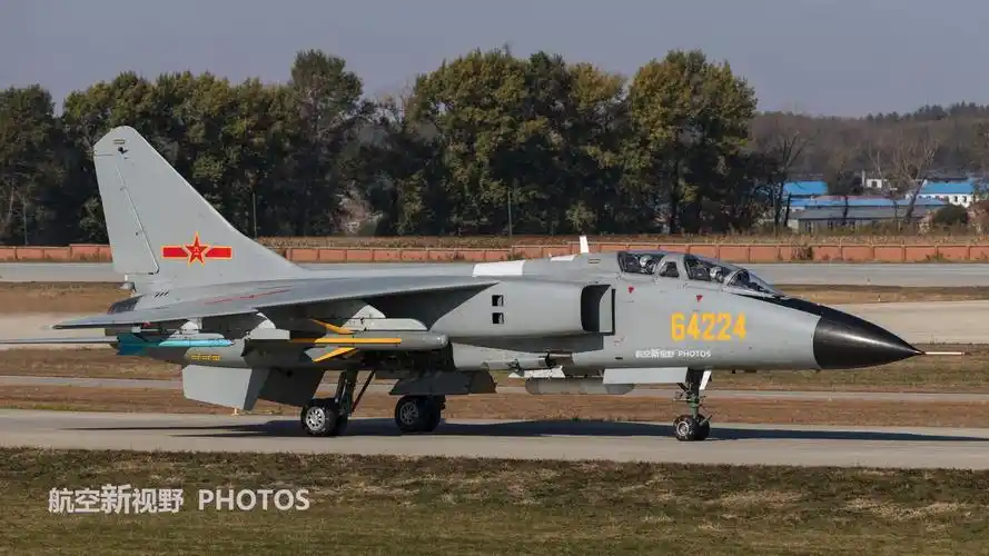 歼轰-7a歼击轰炸机是一款优点与缺点同样突出的战机,作为军迷对