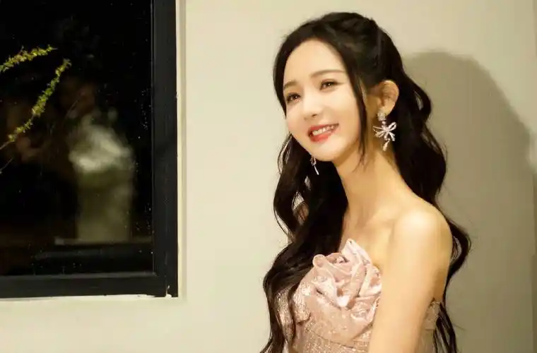 原创同样是浪姐里陪跑芒果主持4小花风评不同2人归来依旧路人沈梦辰