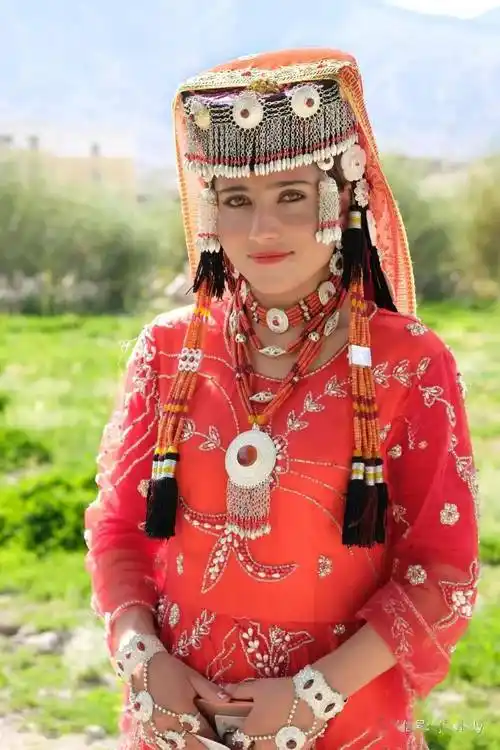 王冠上的民族新疆塔吉克族