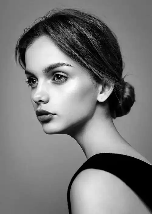 这张图我也是推荐的四分之三侧脸是很好的素材如果你想要提升自己能力