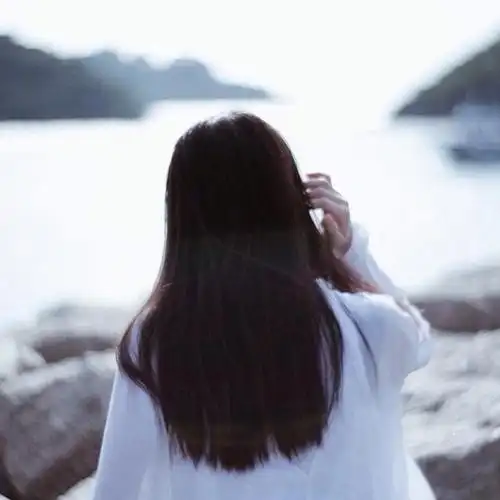 qq女生头像侧影