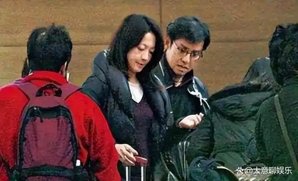 谭咏麟与妻子相约丁克却与情人生子留数亿财产原配含泪出家