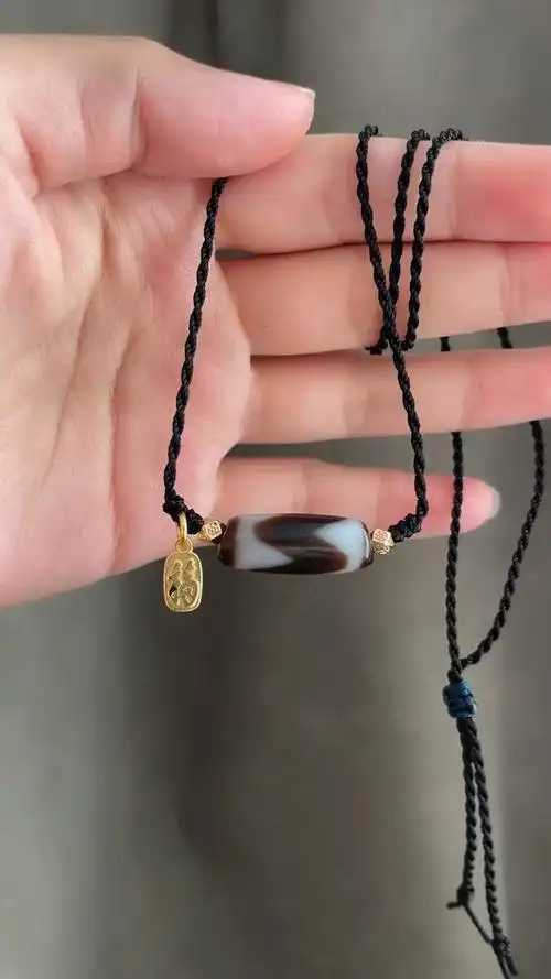 手工编绳虎牙天珠项链