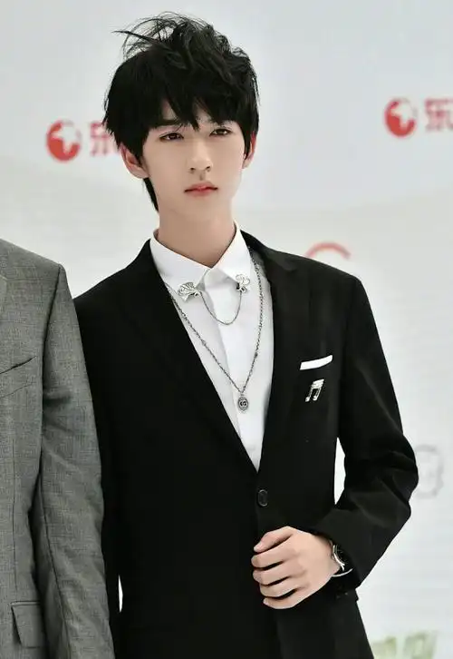 贺峻霖美图集中楼