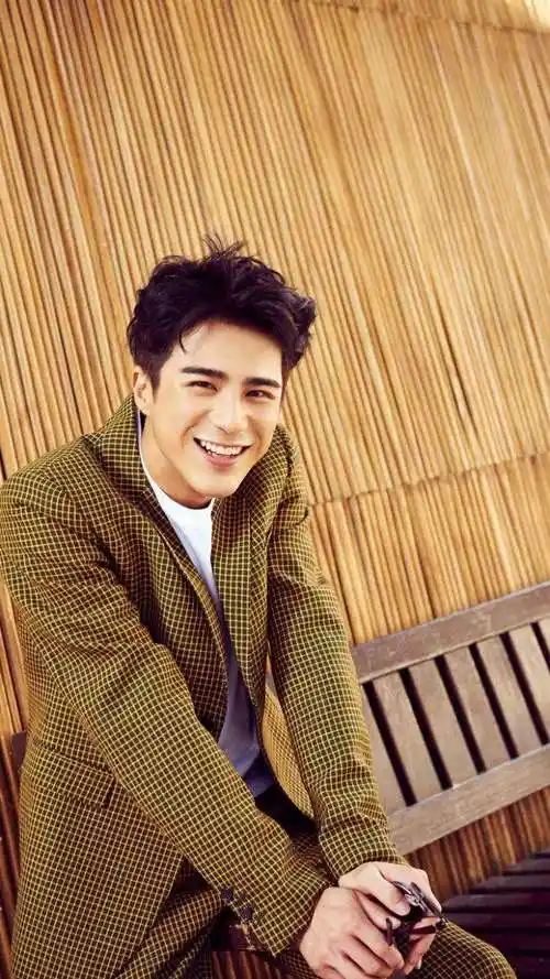 姜潮回应九连拍哭照?但西装革履猫咪笑才是他的必杀技