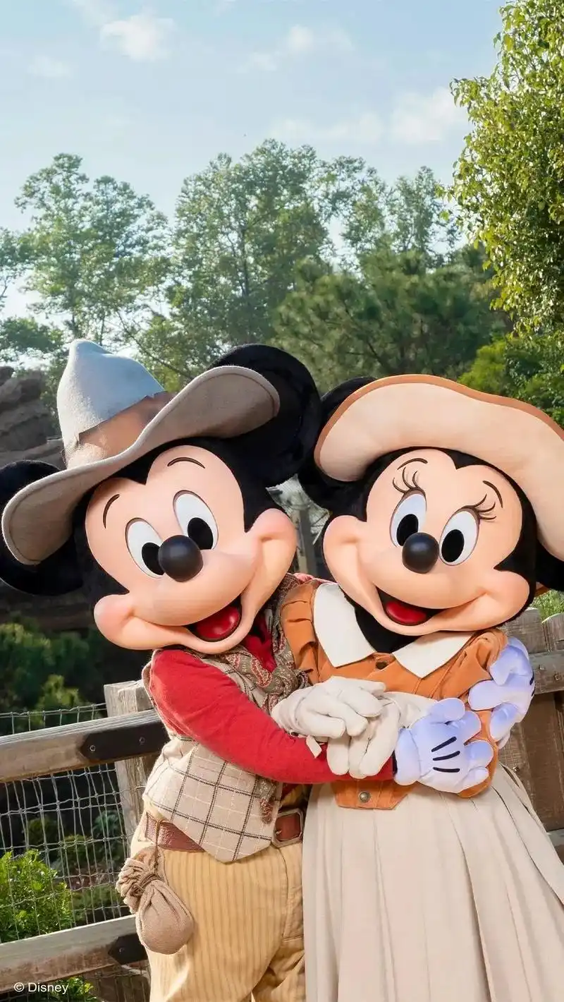 [壁纸]迪士尼朋友浪漫主题壁纸上新!#香港迪士尼 - 抖音