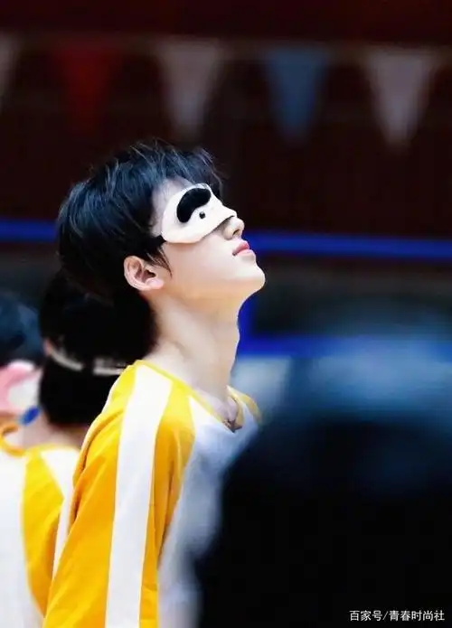 时代少年团宋亚轩的喉结鲨人事件,是看了就想叫哥哥的程度啊!