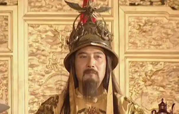 这种钟爱程度甚至到了变态的地步,电视剧《太平天国》中,洪秀全头上戴