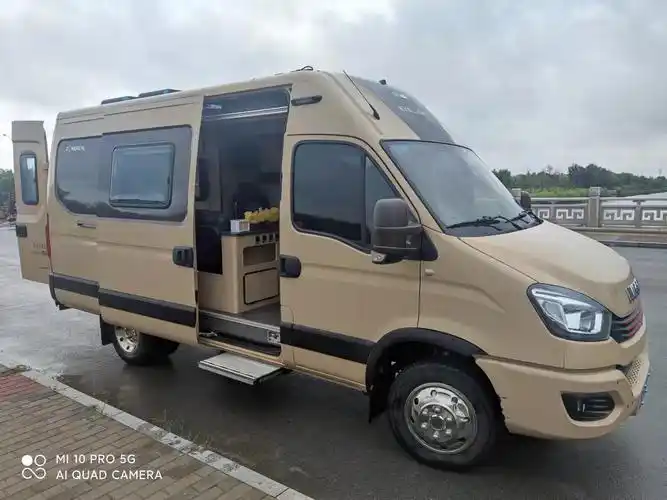 寻星依维柯稀有沙漠黄800扬能锂电 - 二手房车 - 房车猫